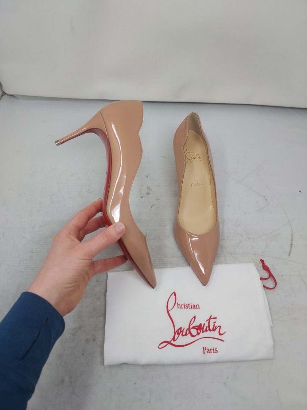 Christian Louboutin Nude Hot Chick Scallop Patent Leather Pump